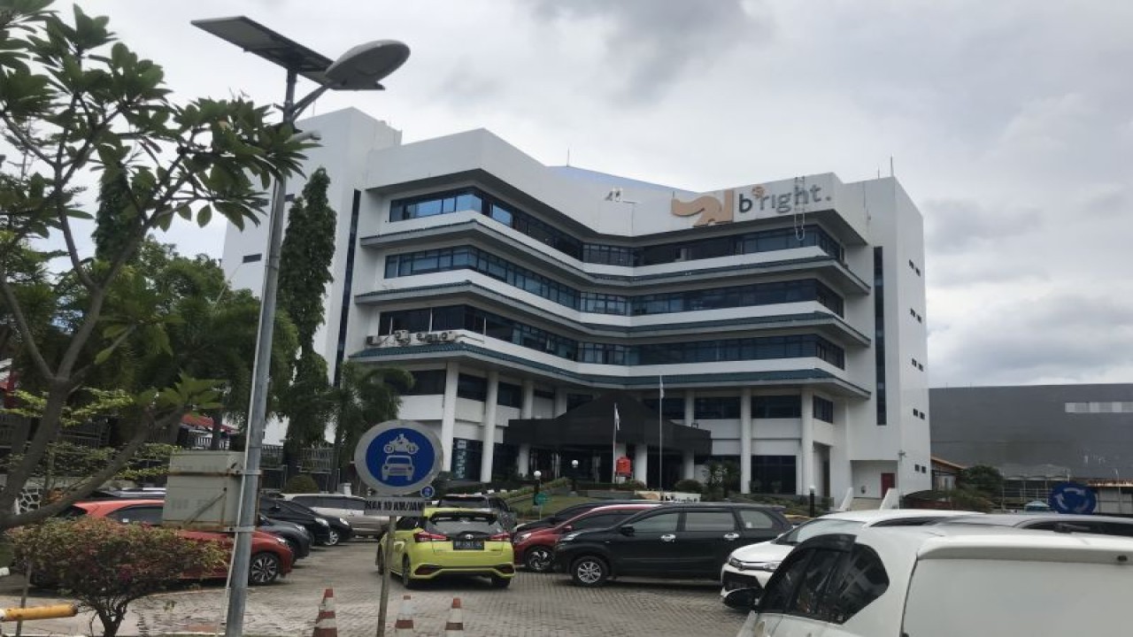 Kantor PLN Batam, Kepri. (FOTO ANTARA/Yude)