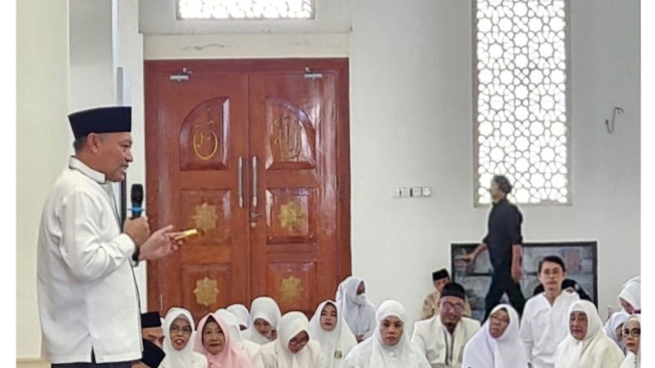 Kepala Kanwil Kementerian Agama Sulawesi Utara H Sarbin Sehe, di Manado, Selasa (14/3/2023).ANTARA/Nancy L Tigauw. (1)