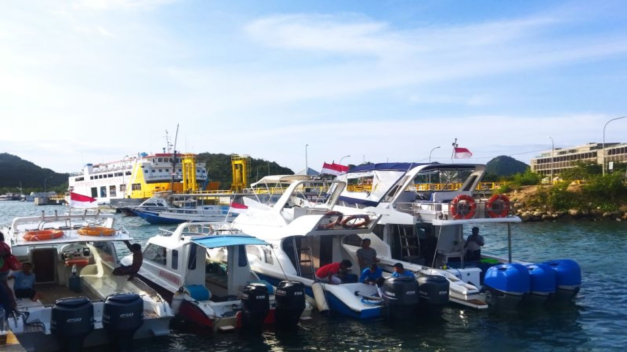 Ilustrasi - Kapal-kapal yang berlabuh di dermaga Labuan Bajo, Manggarai Barat, NTT. (ANTARA/Fransiska Mariana Nuka)