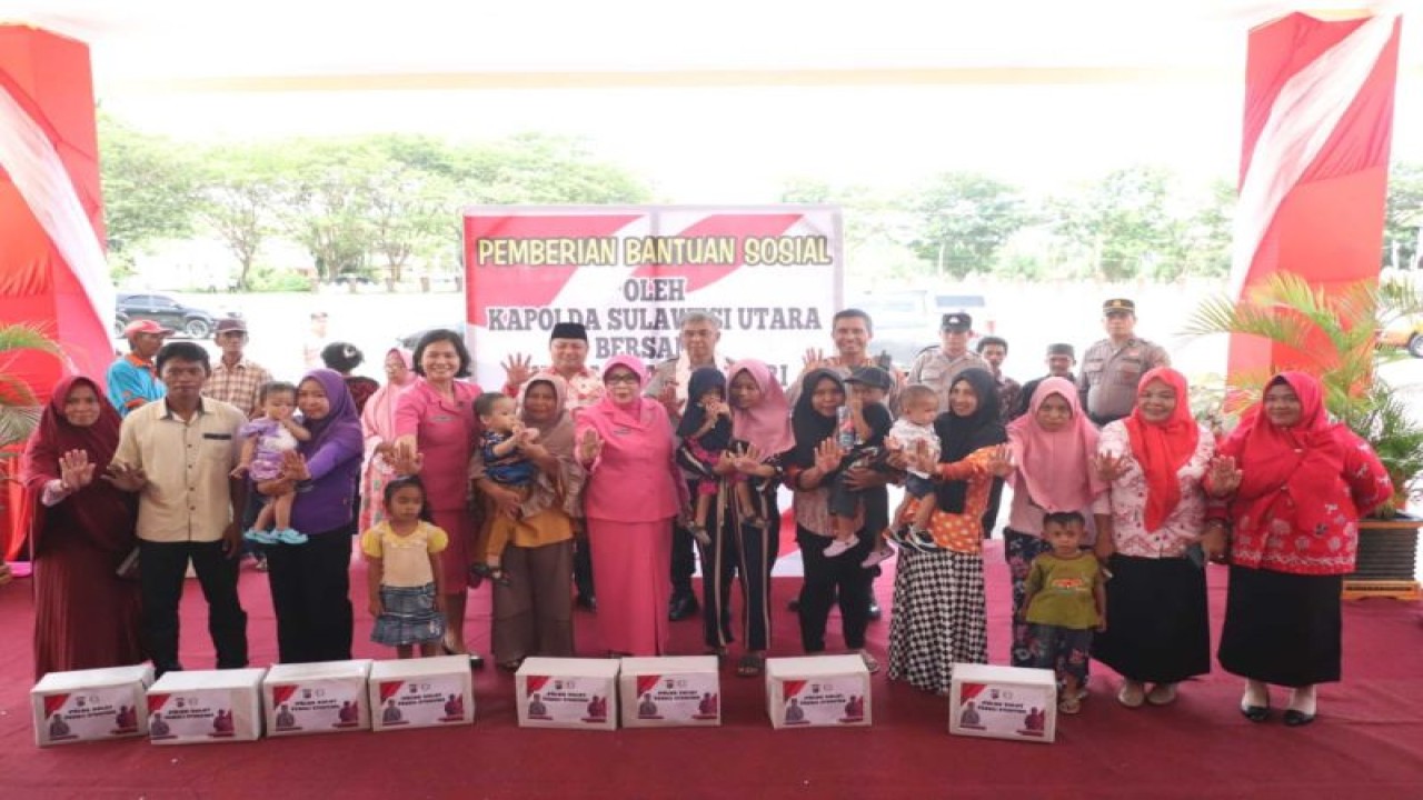 Kapolda Sulut Irjen Pol Setyo Budiyanto dan Ketua Pengurus Daerah Bhayangkari Sulut Henny Setyobudi dalam kunjungan di Polres Bolmong Selatan. ANTARA/HO-Humas Polda Sulut .