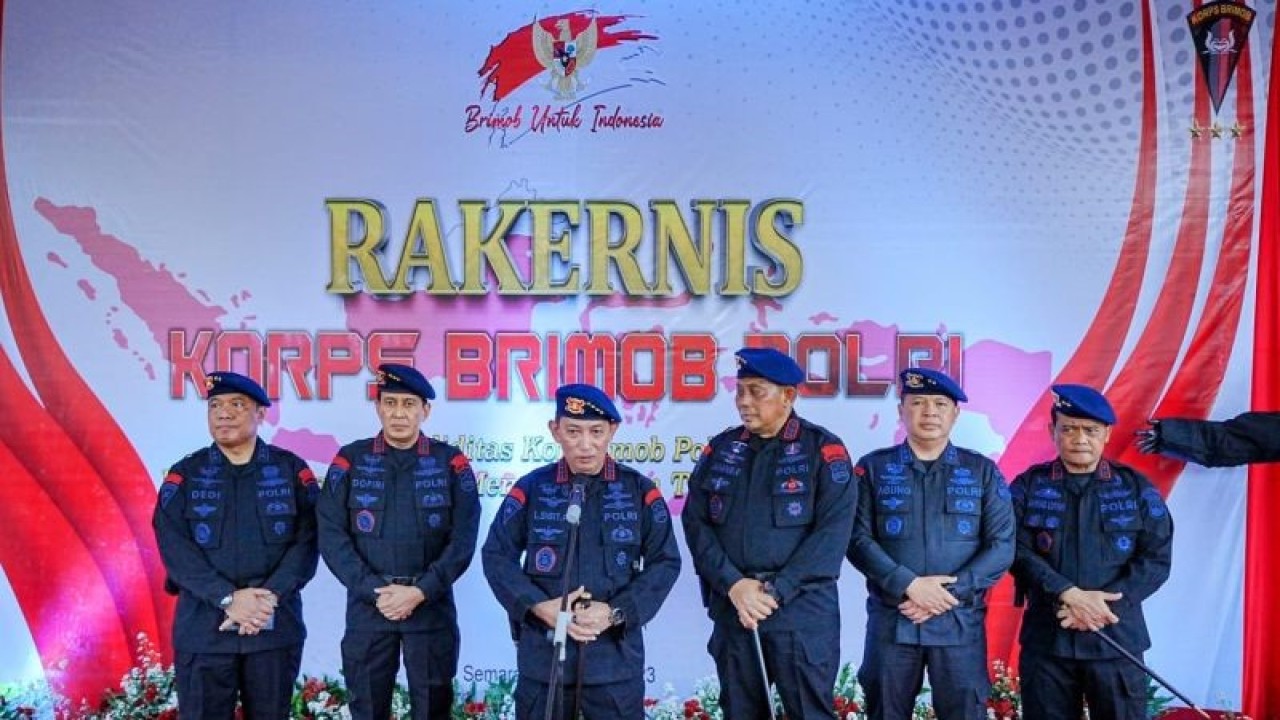 Kapolri Jenderal Listyo Sigit Prabowo mengarahkan Korps Brigade Mobile (Korbrimob) untuk menyiapkan strategi pengamanan seluruh tahapan Pemilihan Umum (Pemilu) serentak tahun 2024, ketika membuka Rapat Kerja Teknis (Rakernis) Korps Brigade Mobile (Korbrimob) Polri di Gedung Akpol, Semarang, Jawa Tengah, Senin (13/3/2023). ANTARA/HO-Polri