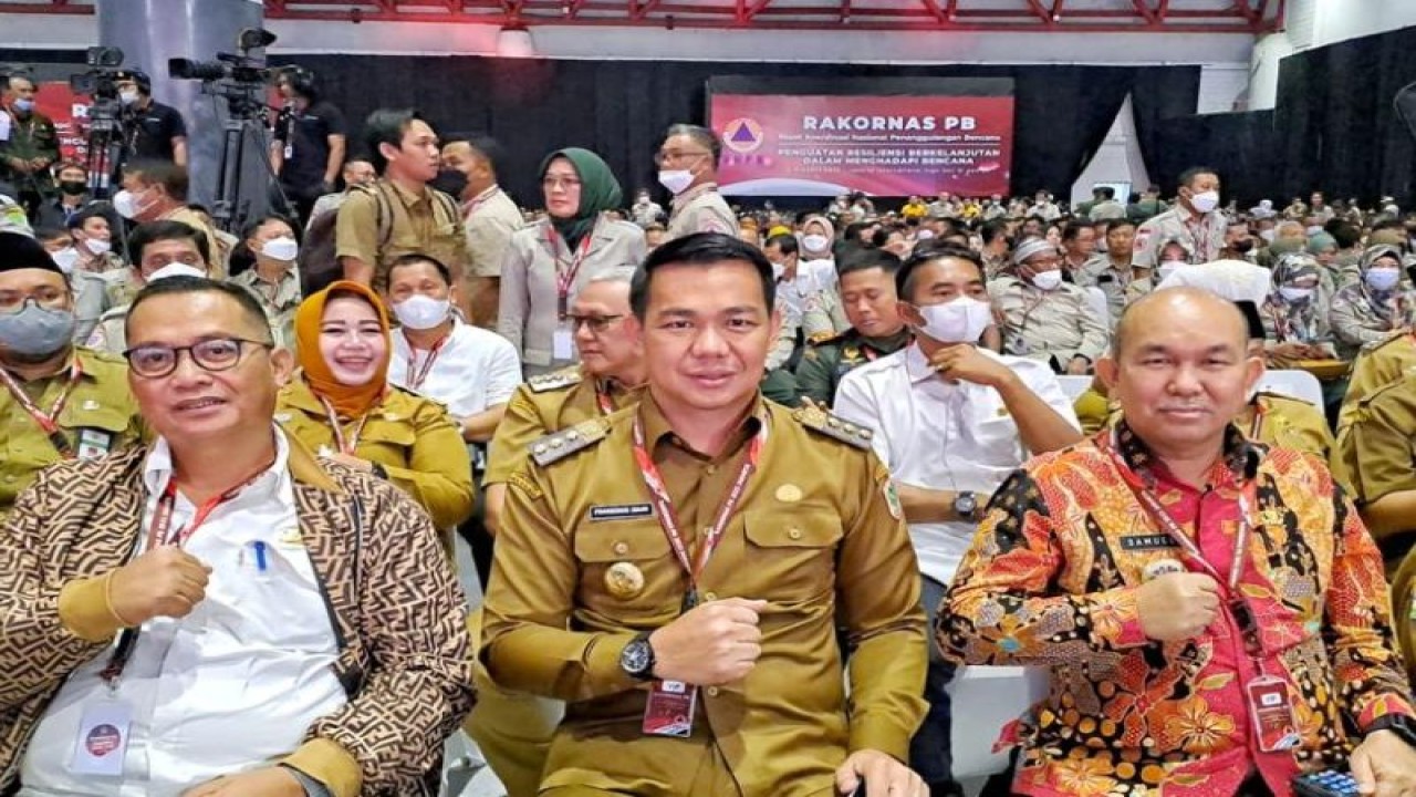 Bupati Kapuas Hulu Fransiskus Diaan (tengah) menghadiri Rakornas Penanggulangan Bencana Tahun 2023, yang dibuka oleh Presiden Joko Widodo, di Jakarta, Kamis (2/3). (ANTARA/HO-Prokopim Setda Kapuas Hulu).