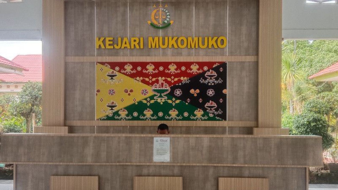 Suasana dalam gedung Kantor Kejaksaan Negeri Kabupaten Mukomuko, Rabu (17/1/2023) ANTARA/Ferri.