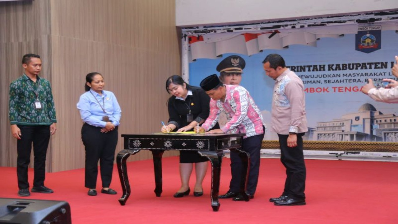 Kegiatan Mou program Jaga Desa yang digelar Kejaksaan Negeri Lombok Tengah, NTB dengan semua Kepala Desa di kantor bupati setempat, Selasa (7/3/2023) (ANTARA/Humas Pemkab Lombok Tengah)