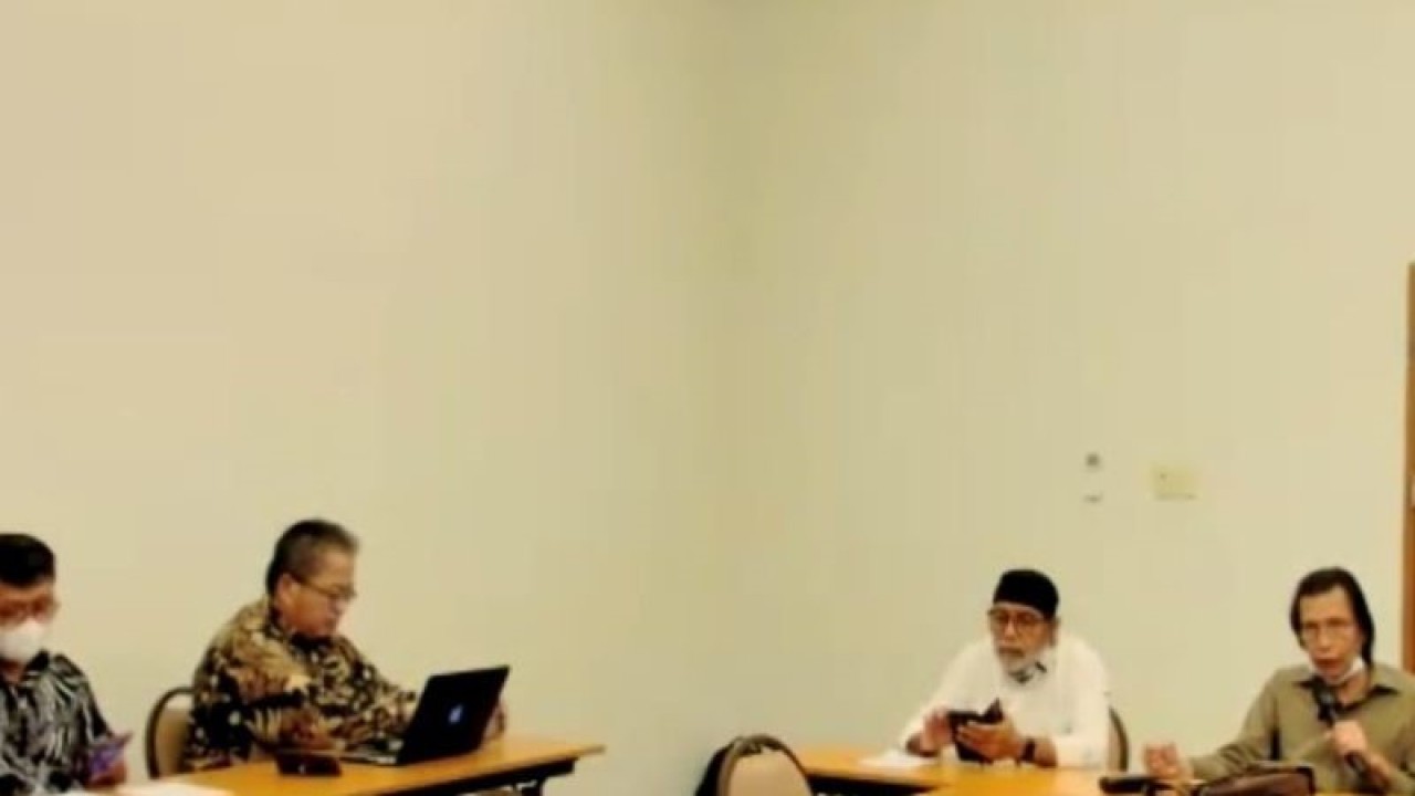 Tangkapan layar - Perwakilan dari Forum Dokter Peduli Ketahanan Kesehatan Nasional (FDPKKN) saat menggelar konferensi pers dalam jaringan di Jakarta, Selasa (28/3/2023). (ANTARA/Andi Firdaus)