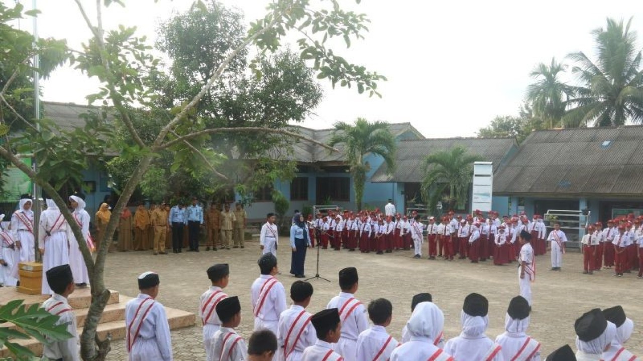 Kantor Wilayah Kementerian Hukum dan HAM Kepulauan Bangka Belitung menggelar Program BPHN Mengasuh di SDN 60 Pangkalpinang, Selasa. (Humas)