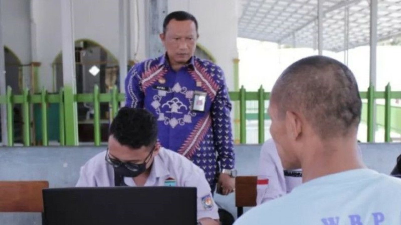 Kemenkumham-Disdukcapil Sumsel validasi NIK narapidana dan tahanan agar terdaftar di Pemilu 2024 (ANTARA/Yudi Abdullah/23)