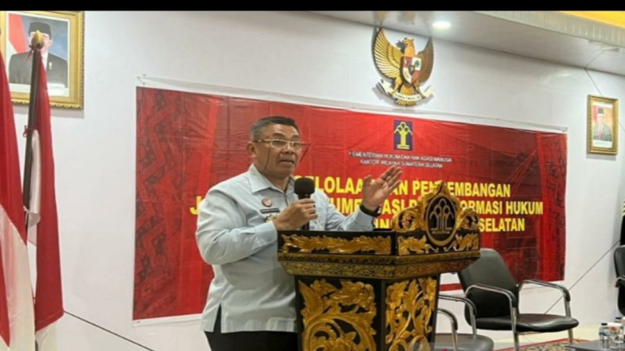 Kepala Divisi Pelayanan Hukum dan HAM, Kanwil Kemenkumham Sumsel,  Parsaoran Simaibang. (ANTARA/Yudi Abdullah/23)