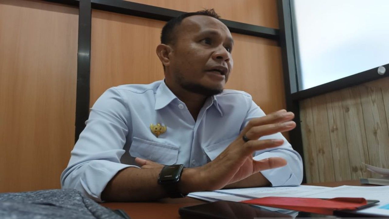 Kepala Sub Bagian Tata Usaha Balai Pelaksana Penyediaan Perumahan (BP2P) Sulawesi I Nur Ali. ANTARA/Karel A Polakitan