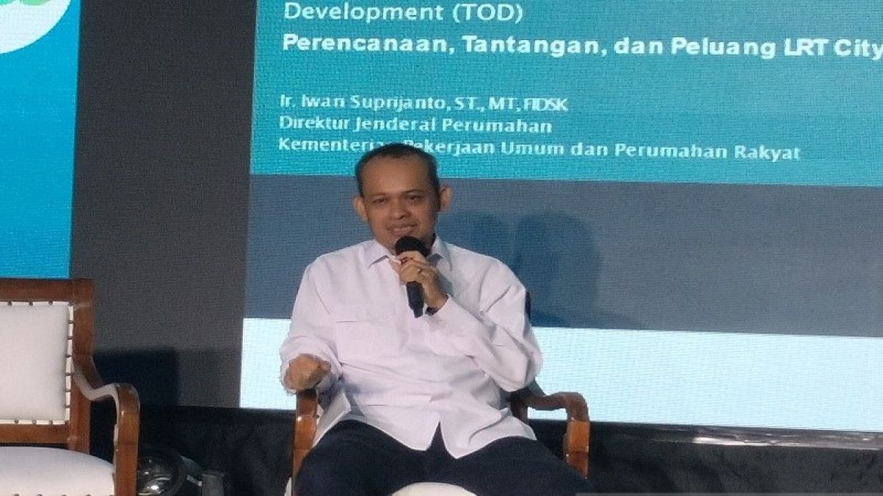 Direktur Jenderal Perumahan Kementerian PUPR Iwan Suprijanto dalam seminar TOD, di Jakarta, Kamis (2/3/2023). ANTARA/Aji Cakti.