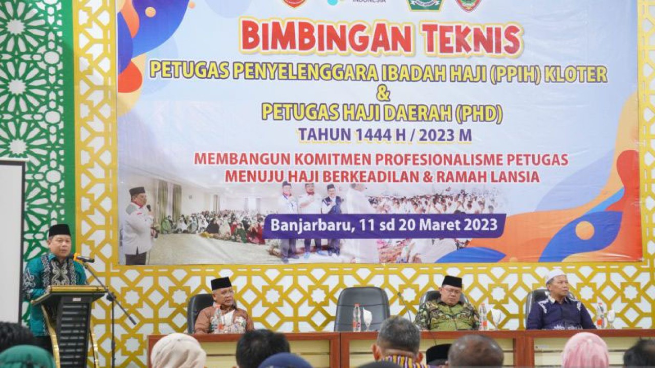 Arsip Foto. Kepala Kantor Wilayah Kementerian Agama Kalimantan Selatan Kalimantan Selatan Dr. H. Muhammad Tambrin membuka bimbingan teknis petugas haji tahun 2023 yang berlangsung 11-20 Maret 2023 di Kota Banjarbaru, Provinsi Kalimantan Selatan. (ANTARA/HO Kanwil Kemenag Kalsel)