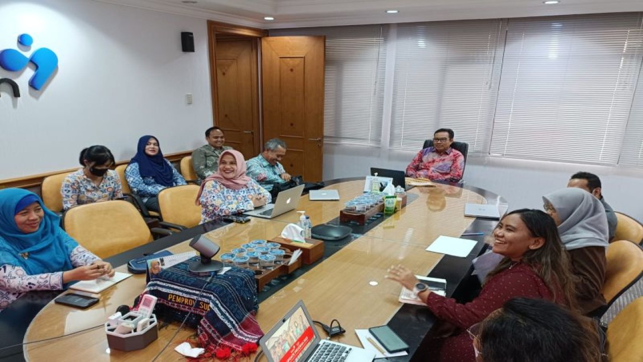 Kepala BKKBN Hasto Wardoyo ketika beraudiensi dengan perwakilan 1.000 Days Fund. (ANTARA/HO-BKKBN)