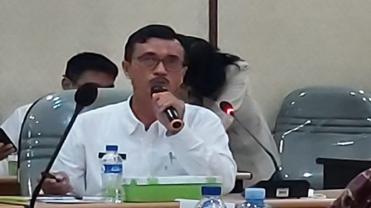 Kepala Dinas Tenaga Kerja dan Transmigrasi Kulon Progo Nur Wahyudi. ANTARA/Sutarmi