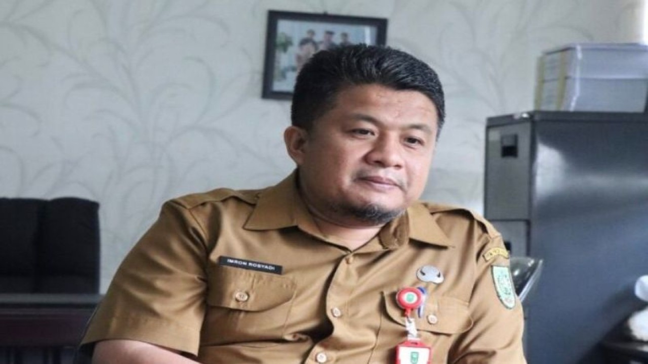 Kepala Disnakertrans Riau, Imron Rosyadi. FOTO ANTARA/Dok.