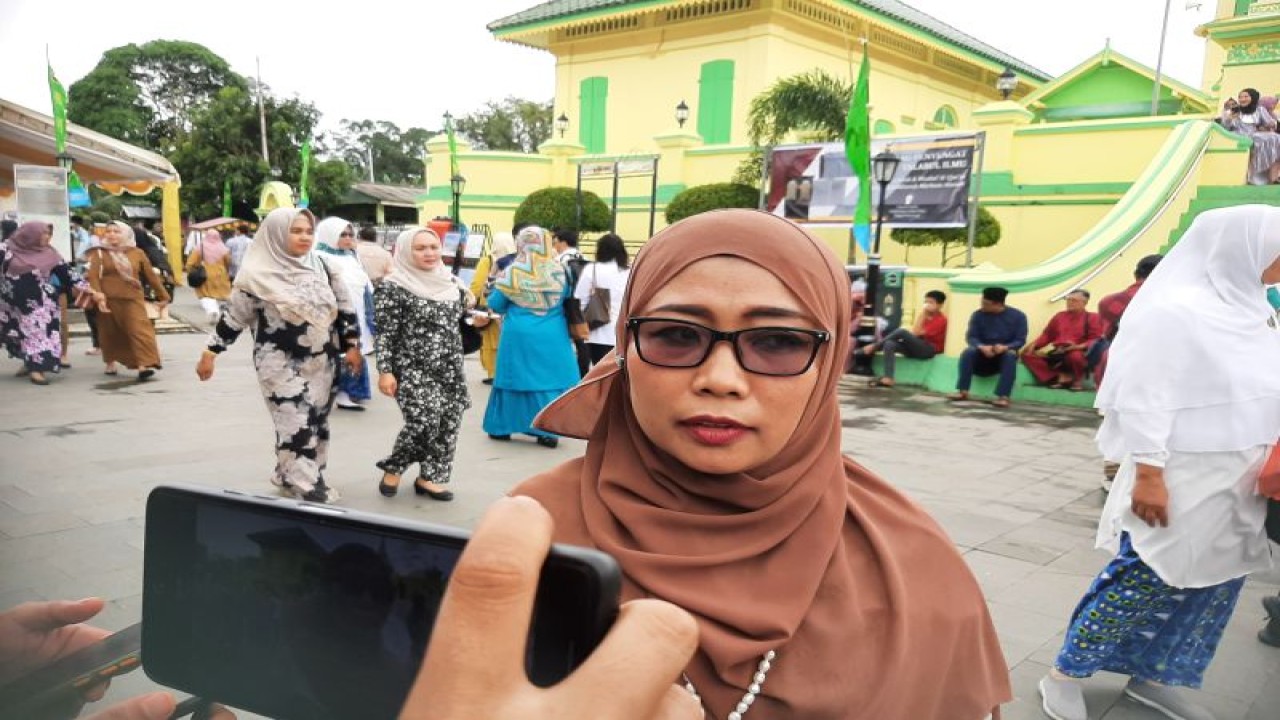Kepala UPTD Disnakertrans Provinsi Kepri, Tri Ciptoningsih. (Ogen)