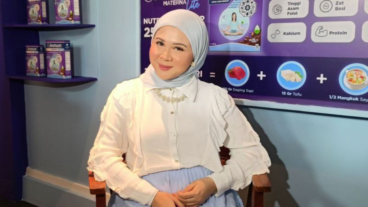 Aktris Kesha Ratuliu saat bertemu media di Jakarta, Kamis (9/3/2023) (ANTARA/Suci Nurhaliza)