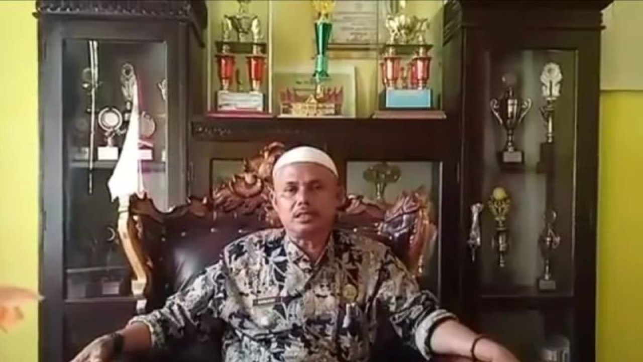Kepala Bagian Kesejahteraan Rakyat (Kesra) Sekretariat Daerah Dharmasraya, Sarbaini Chan (Antara/Ilka Jensen)