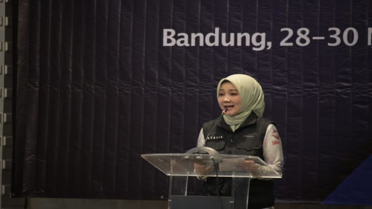 Ketua Tim Penggerak PKK Provinsi Jawa Barat Atalia Praratya Ridwan Kamil saat menghadiri acara Advokasi dan Sosialisasi Sub Pekan Imunisasi Nasional (Sub PIN) Polio Jabar di Kota Bandung, Rabu (29/3/2023). ANTARA/HO-Humas Pemda Jawa Barat