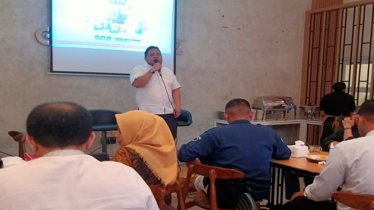 Ketua Asosiasi Muslim Penyelenggara Haji dan Umrah Republik Indonesia (Amphuri) DPD Sulawesi Maluku Papua (Sulampua) H Ardyansyah Arsyad, LC di Makassar, Kamis (16/3/2023). Antara/ Suriani Mappong