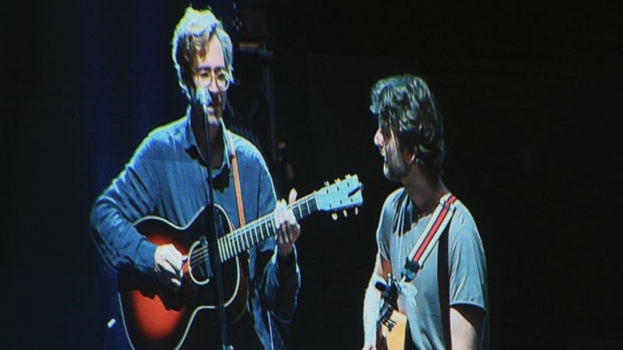 Duo asal Norwegia, Kings of Convenience tampil memukau di Ballroom The Ritz-Carlton, Pacific Place, Jakarta, Kamis (9/3). (ANTARA/Pamela Sakina)