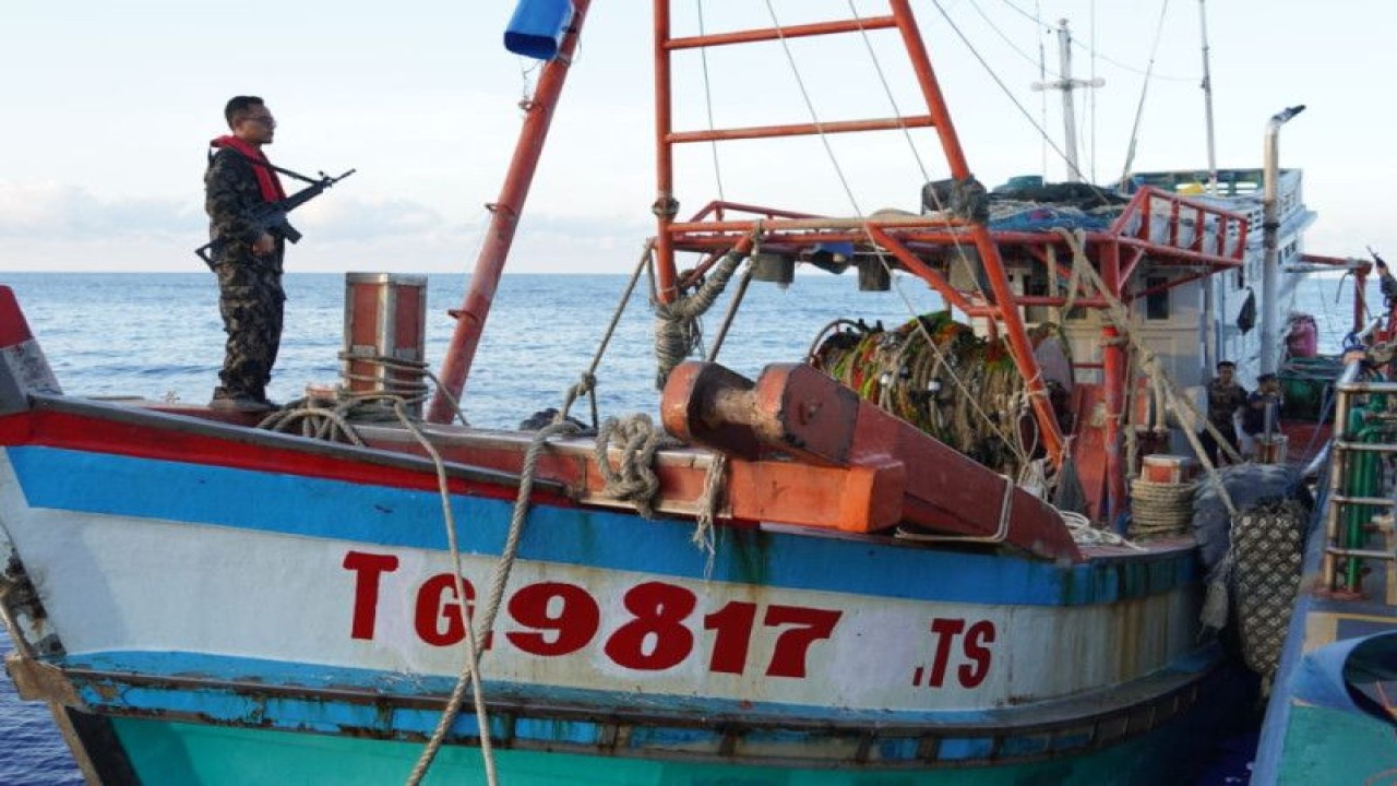 Kapal ikan berbendera Vietnam yang ditangkap KKP. ANTARA/HO-Humas PSDKP