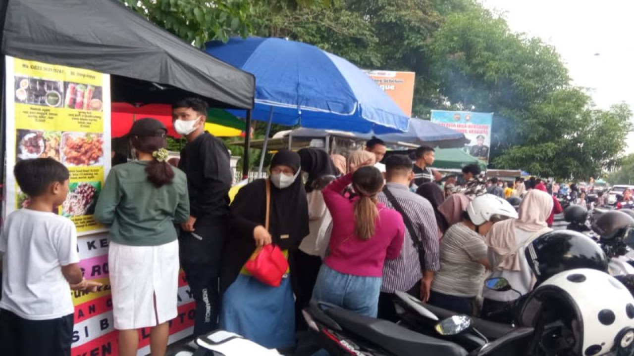 Kondisi pedagang takjil di Jalan Majapahit, Kota Mataram, Provinsi Nusa Tenggara Barat. (Foto: ANTARA/HO)