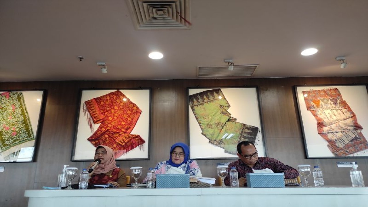 Konferensi pers yang dihadiri Sekretaris Utama Perpustakaan Nasional (Perpusnas), Ofy Sofiana, di Jakarta, Jumat (3/3/2023). ANTARA/Indriani