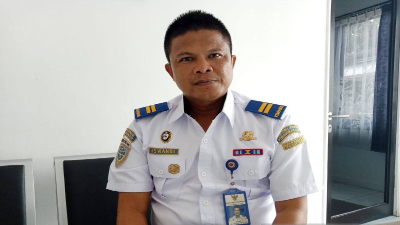 Koordinator Keselamatan Berlayar Penjagaan dan Patroli KSOP Kelas IV Tanjung Pandan, Iswandi (ANTARA/Kasmono)