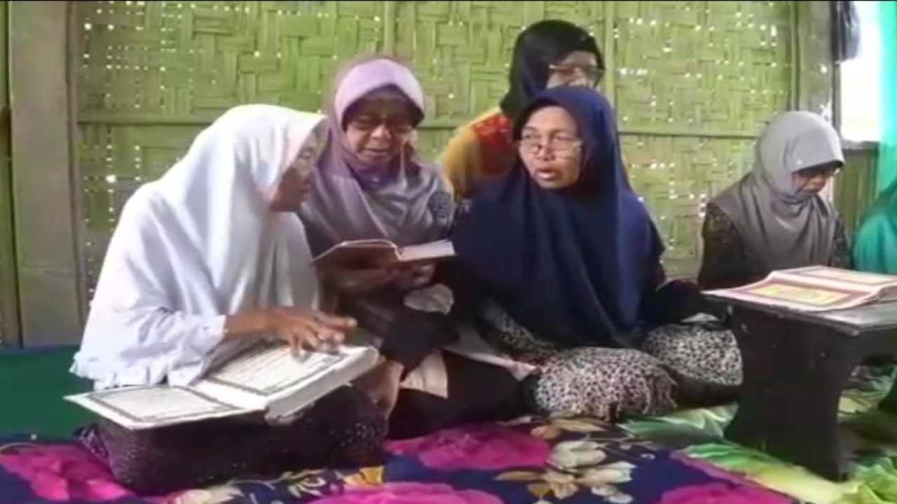 Sejumlah lansia yang mengikuti Pesantren Ramadhan 2023 di Masjid Al Mawaddah, Desa Kendalrejo, Kecamatan Talun, Kabupaten Blitar, Jawa Timur. ANTARA/ HO-panitia acara