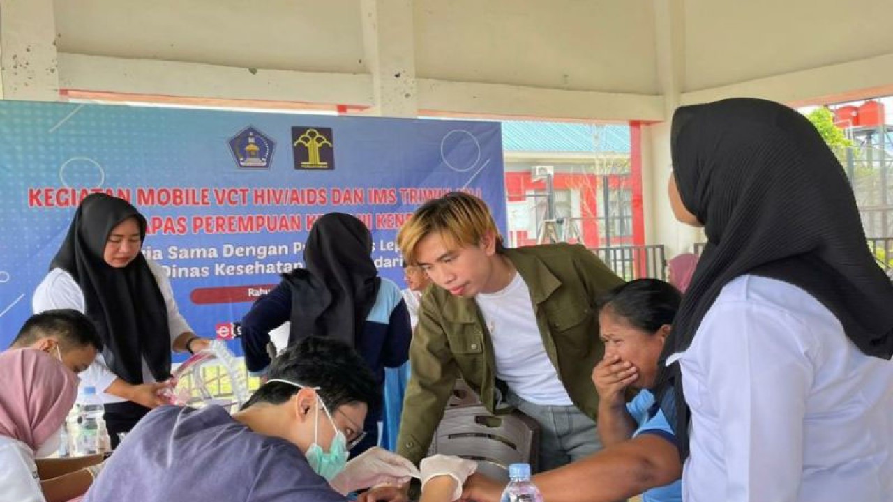Lapas Perempuan Kendari periksa HIV/AIDS puluhan warga binaan, Selasa (14/3/2023) (FOTO ANTARA/Harianto)