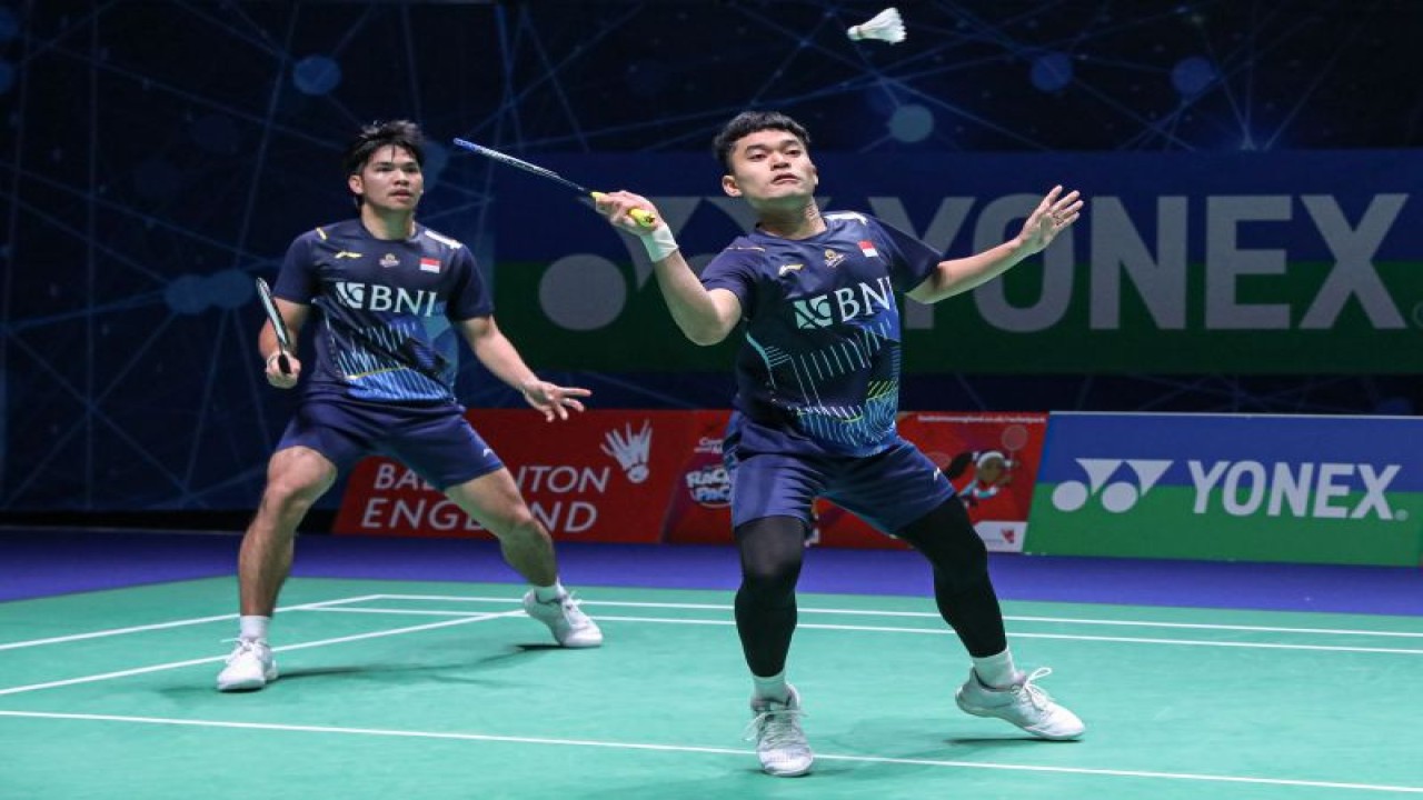 Ganda putra Leo Rolly Carnando/Daniel Marthin lolos ke perempat final All England 2023 dengan mengalahkan pasangan Jeppe Bay/Lasse Molhede dari Denmark di Birmingham, Inggris, Kamis. (ANTARA/HO-PP PBSI)