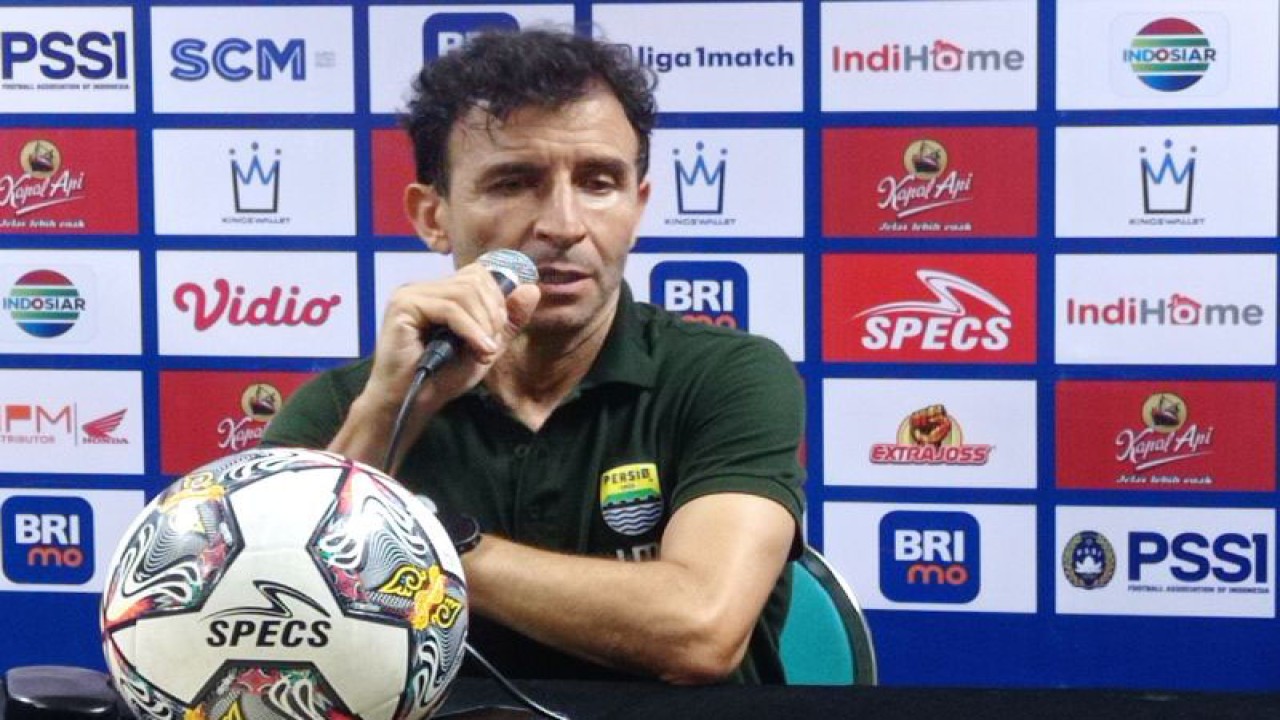 Pelatih Persib Bandung Luis Milla. (ANTARA/Ananto Pradana)