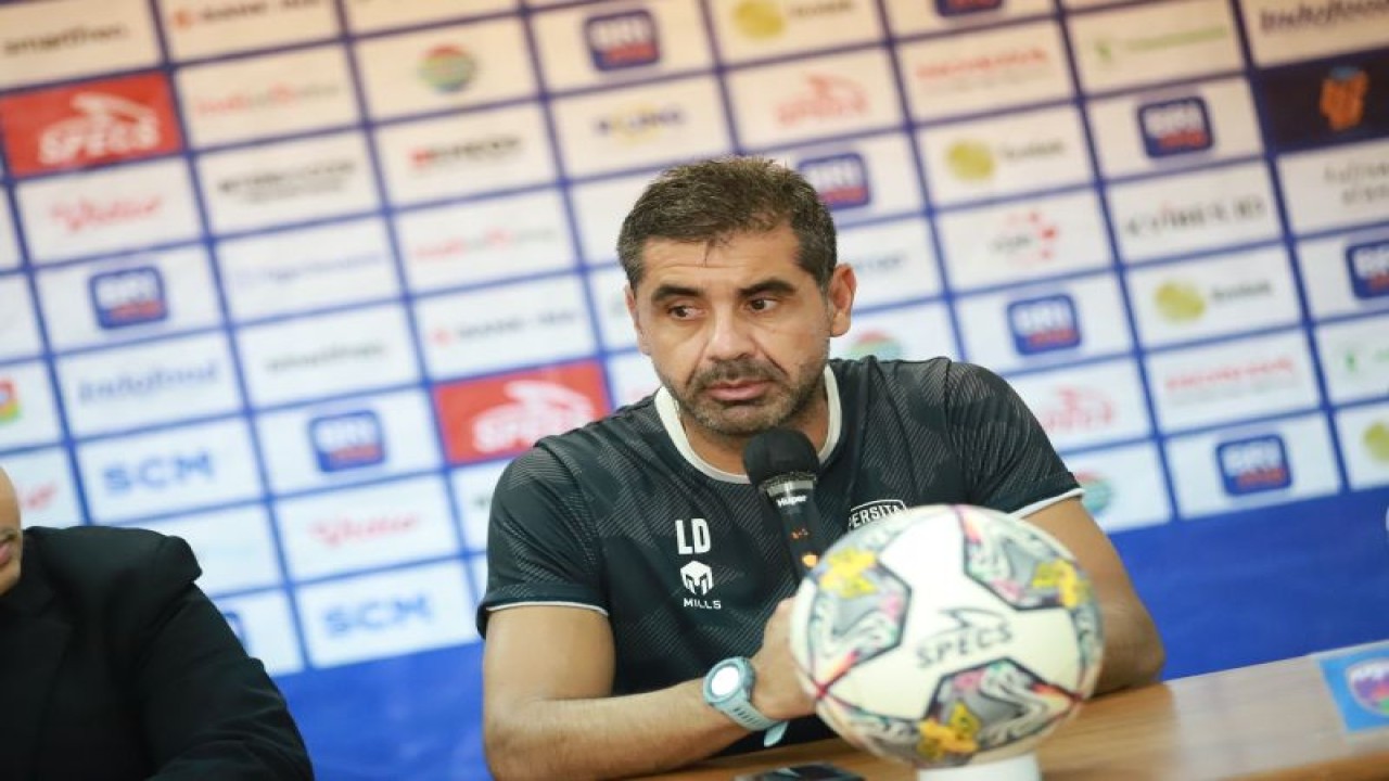 Pelatih Persita Tangerang Luis Edmundo Duran Riquelme. (HO-Persita Tangerang)