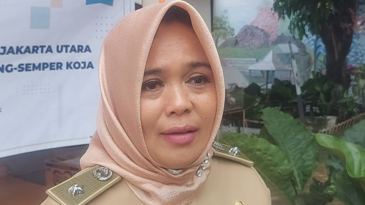 Lurah Rawa Badak Selatan Suhaena usai membuka kegiatan Pajak Jakarta Utara Peduli Plumpang di Kantor Kelurahan Rawa Badak Selatan, Koja, Jakarta Utara, Selasa (7/3/2023). ANTARA/Abdu Faisal