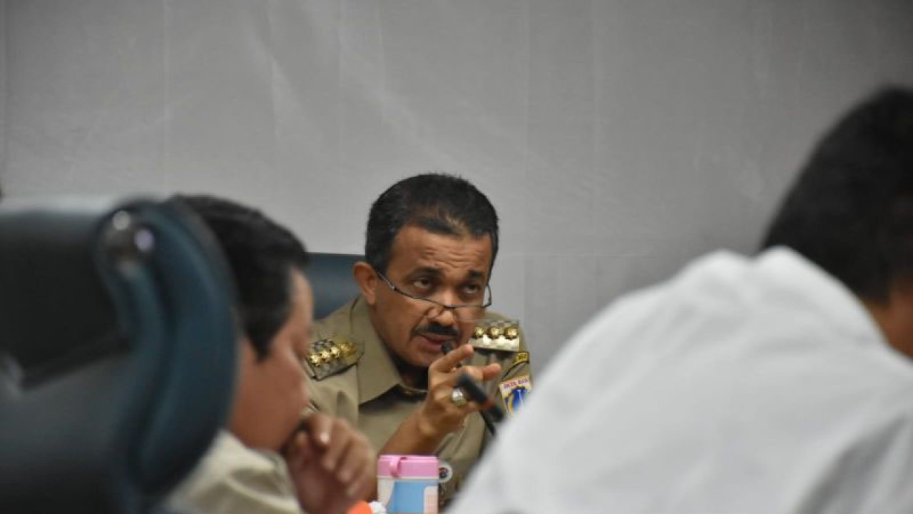 Wali Kota Administrasi Jakarta Timur Muhammad Anwar saat memimpin rapat koordinasi persiapan penyelenggaraan jalur lintasan tamu negara KTT ASEAN di Ruang Rapat Khusus Lantai 2 Blok A, Kantor Walikota Jakarta Timur, Senin (13/3/2023). ANTARA/HO-Kominfotik Jakarta Timur