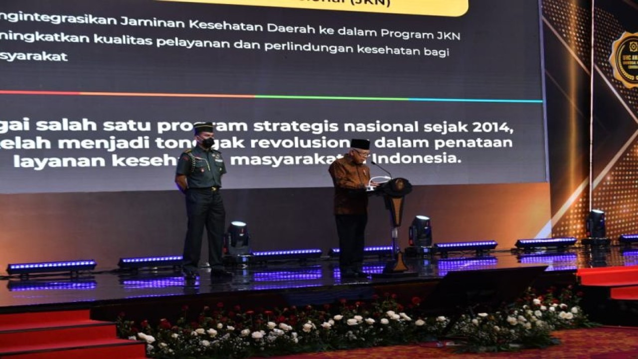 Wakil Presiden Ma’ruf Amin memberikan sambutan pada acara Penyerahan Penghargaan Universal Health Coverage (UHC) kepada Pemerintah Daerah di Balai Sudirman, Jakarta, Selasa (14/3/2023). ANTARA/HO-BPMI Setwapres