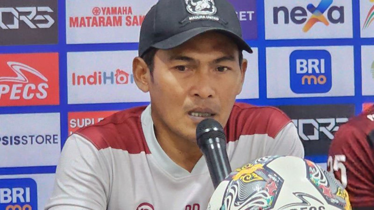 Asisten Pelatih Madura United Rahmad Basuki (ANTARA/ I.C.Senjaya)