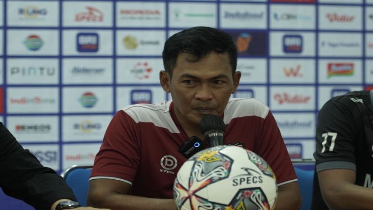 Asisten Pelatih Madura United FC Rakhmad Basuki (Abd. Aziz)