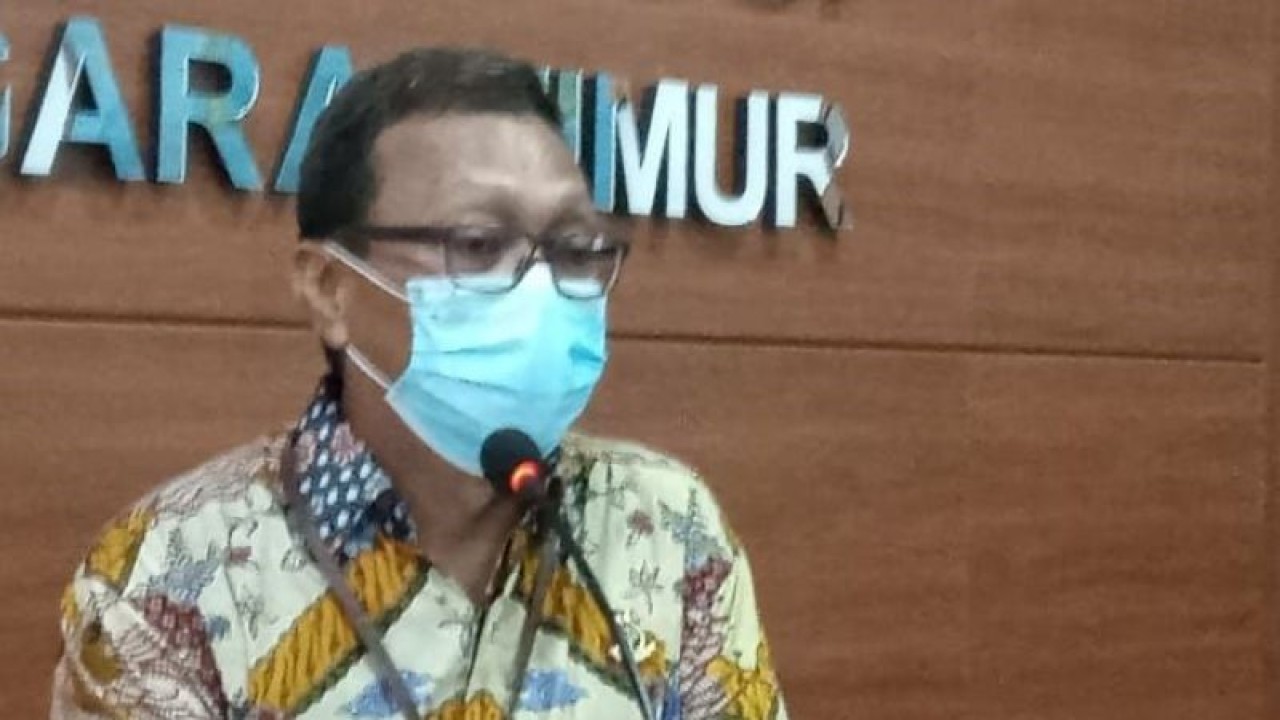 Kepala Seksi Penerangan Hukum dan Humas Kejaksaan Tinggi Provinsi Nusa Tenggara Timur, Abdul Hakim (ANTARA/Benny Jahang)