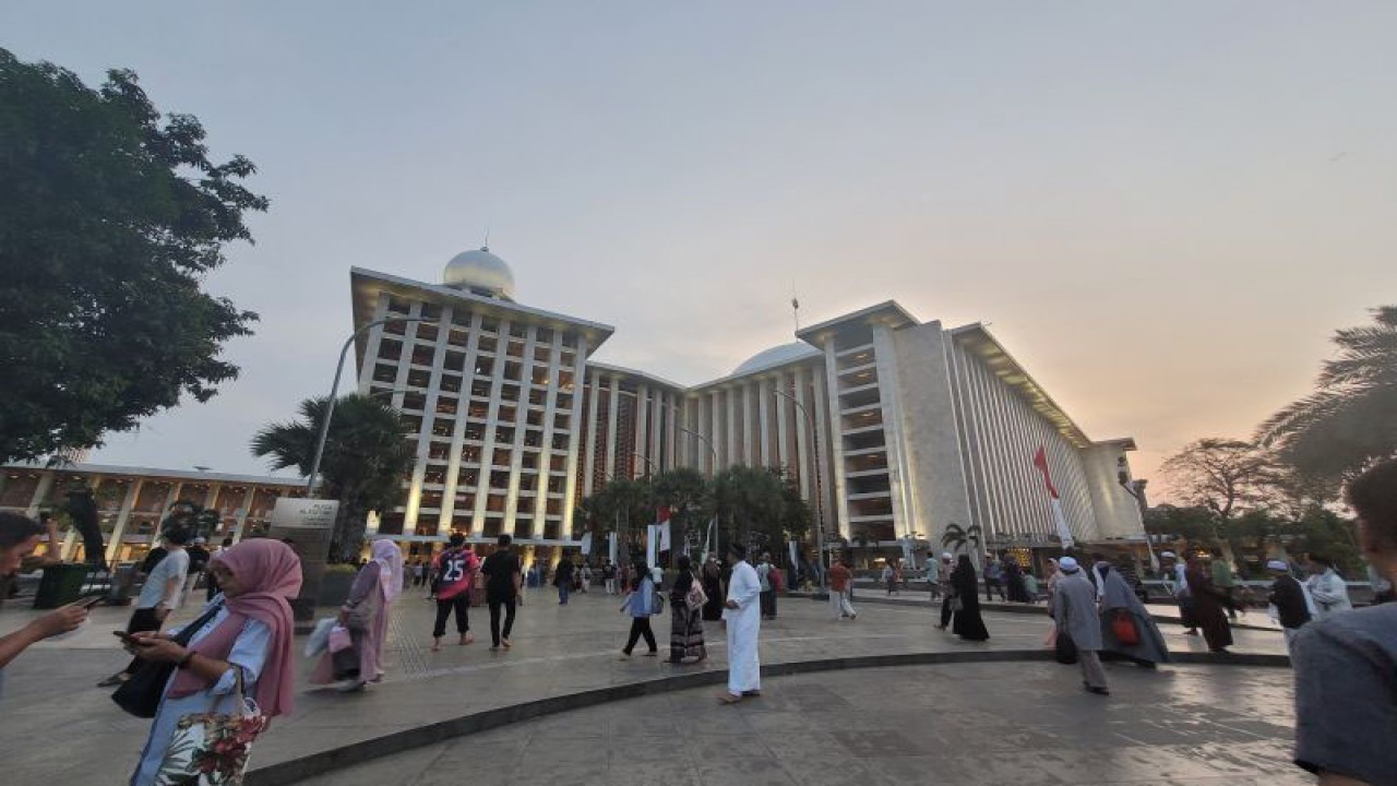 Arsip foto - Masjid Istiqlal di Jakarta (ANTARA/Sean Filo Muhamad)