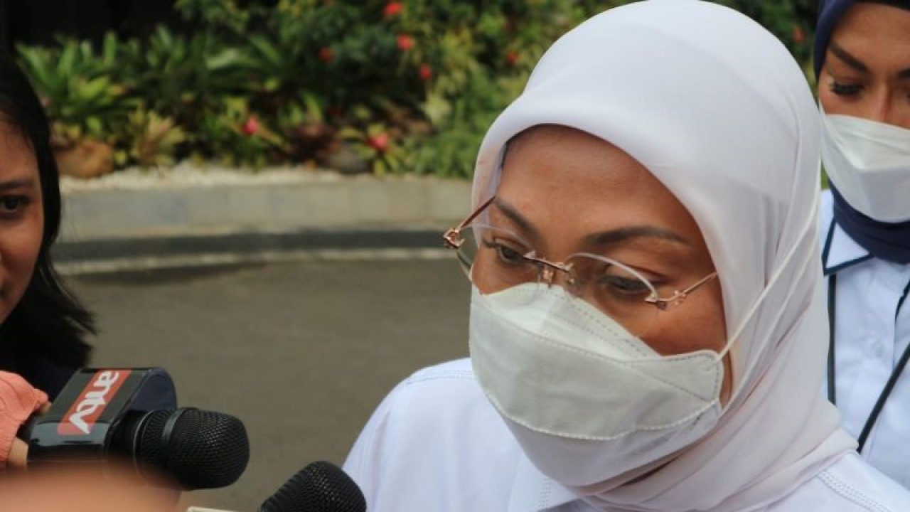 Menteri Ketenagakerjaan (Menaker) Ida Fauziyah di Kompleks Istana Kepresidenan, Jakarta, Senin (27/3/2023). (ANTARA/Desca Lidya Natalia)