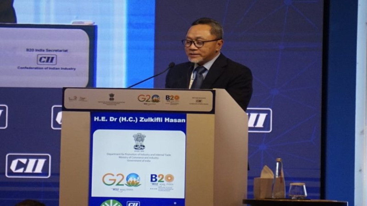 Menteri Perdagangan (Mendag) Zulkifli Hasan dalam sesi pembukaan Konfederasi Industri India (Confederation of Indian Industry/CII) Partnership Summit 2023 di New Delhi, India, Senin (13/3/2023). (ANTARA/Ho/Kementerian Perdagangan/dok.Pri)