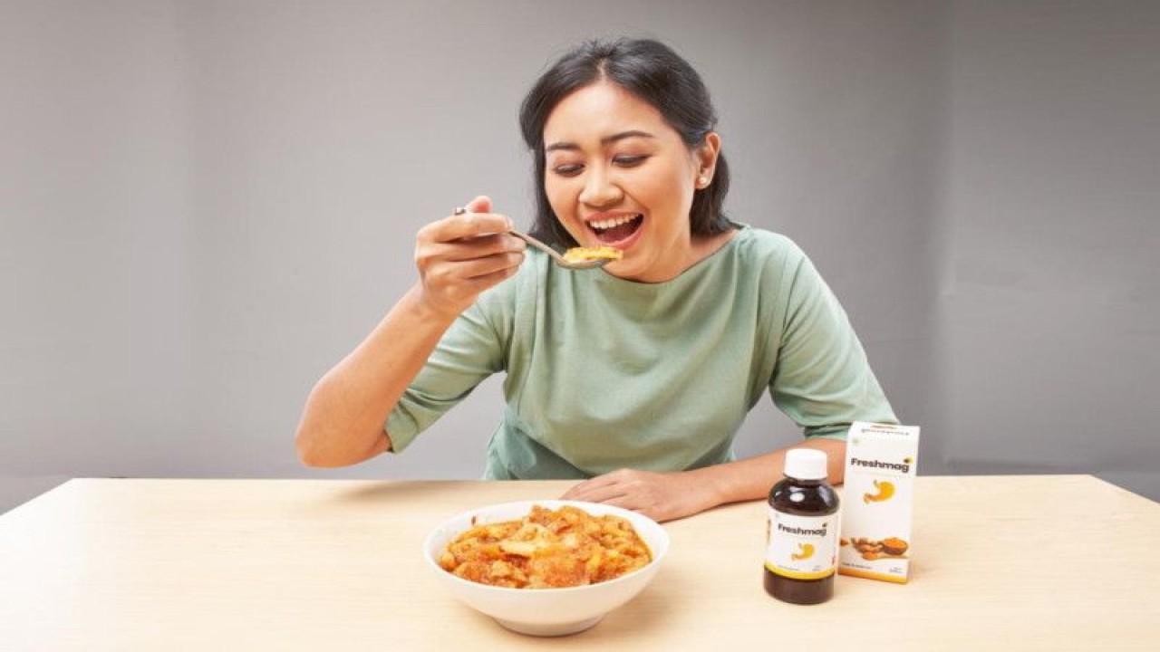 Mengonsumsi madu herbal alami untuk jaga kesehatan lambung saat berpuasa (ANTARA/HO)