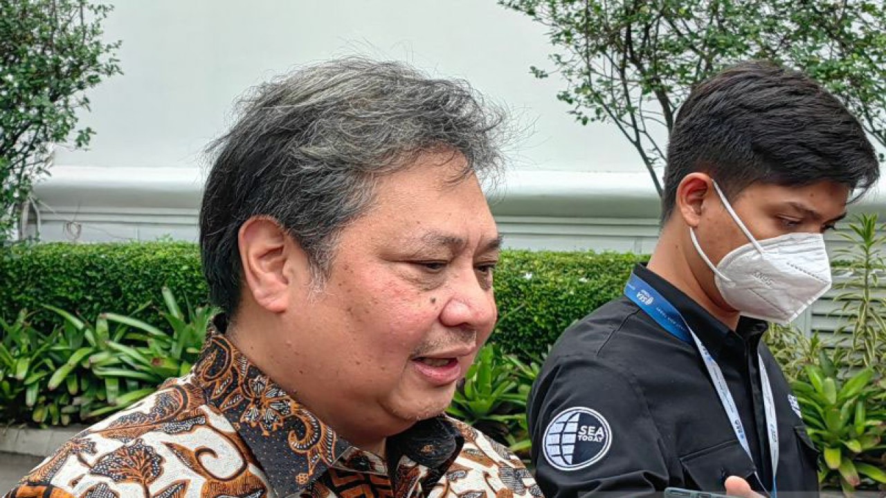 Menteri Koordinator (Menko) Bidang Perekonomian Airlangga Hartarto, di Kompleks Istana Kepresidenan, Jakarta, Selasa (28/3/2023). ANTARA/Gilang Galiartha