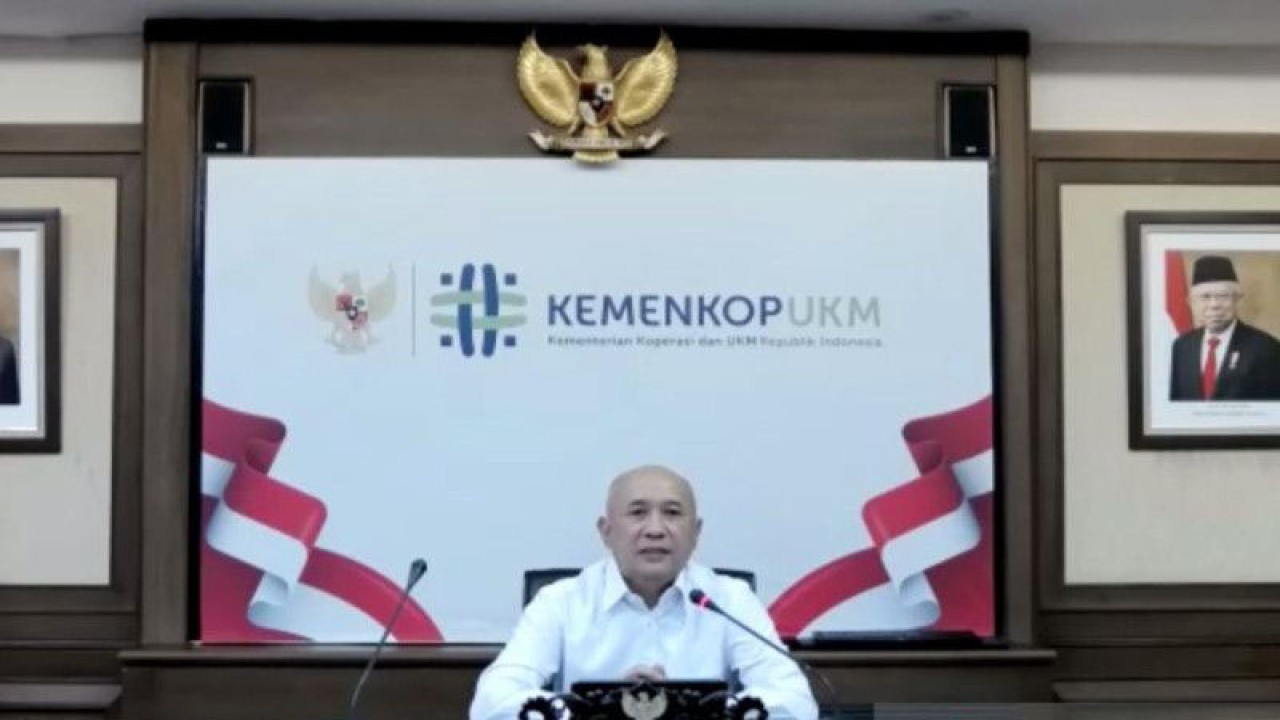 MenKopUKM Teten Masduki saat Peluncuran Indonesia Trading House Guangzhou secara daring, di Jakarta, Kamis (30/3/2023). ANTARA/HO-KemenKopUKM.