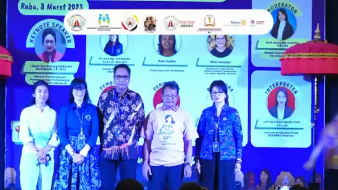 Acara seminar International Women's Day bertajuk "Bersama Lindungi Perempuan, Wujudkan Kesetaraan Gender", yang diikuti di Jakarta, Rabu (8/3/2023). ANTARA/Anita Permata Dewi