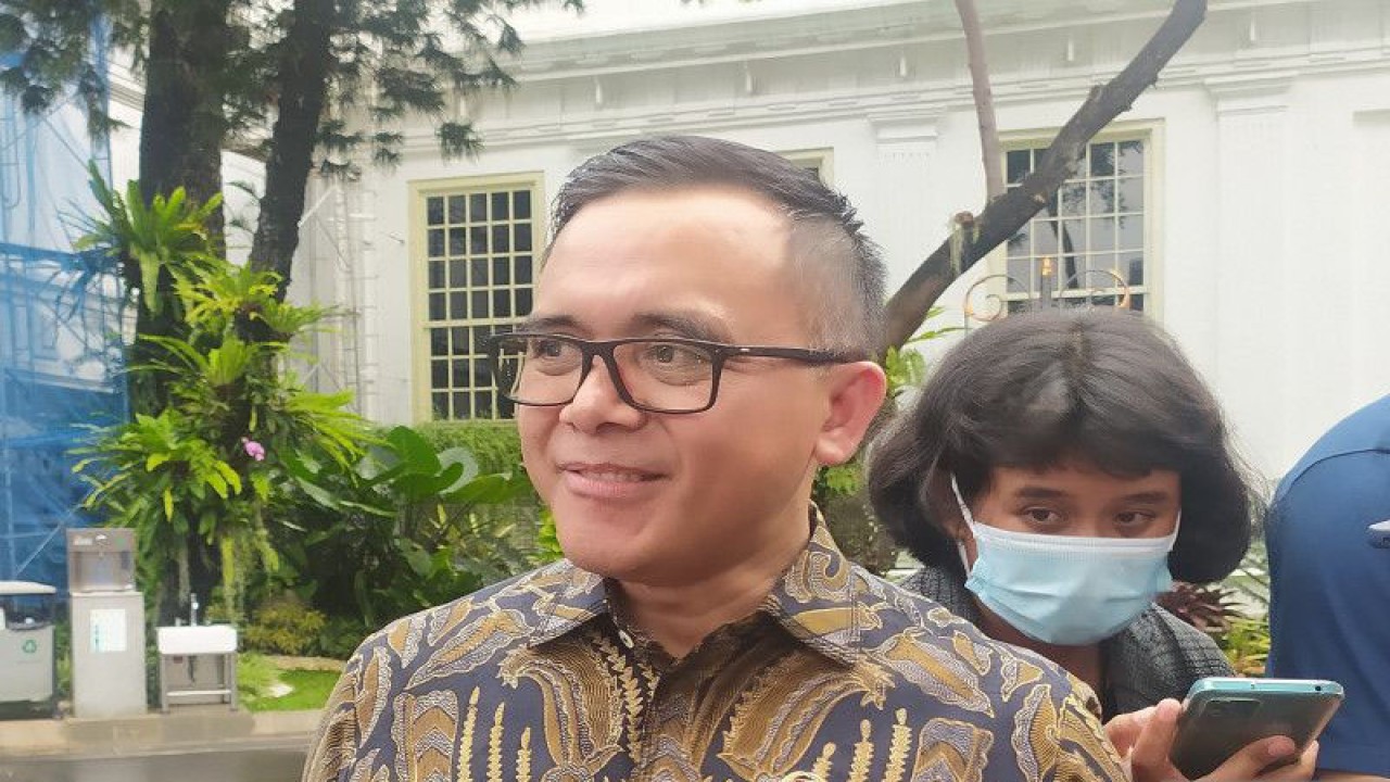 Menteri Pendayagunaan Aparatur Negara dan Reformasi Birokrasi Azwar Anas di Kompleks Istana Kepresidenan, Jakarta, Kamis (2/3/2023). ANTARA/Indra Arief Pribadi.