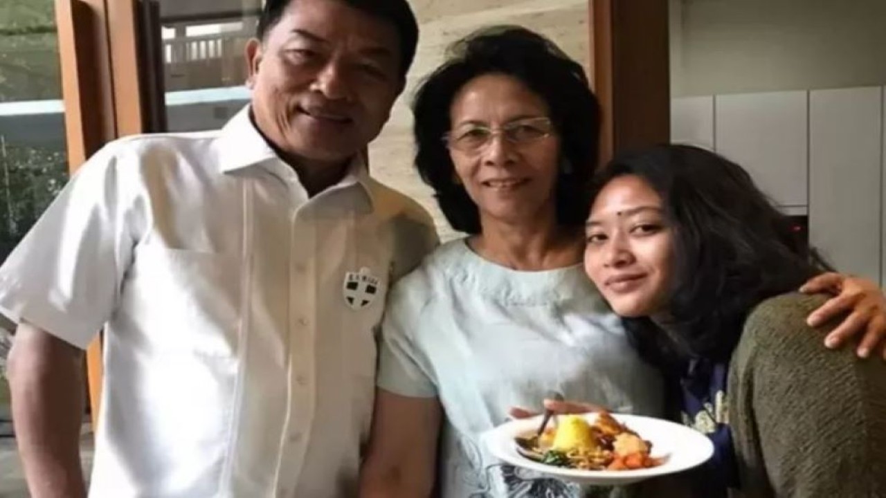 Kepala Staf Presiden Moeldoko bersama istrinya, Koesni Harningsih. (Tangkapan Layar Instagram @Dr.Moeldoko)