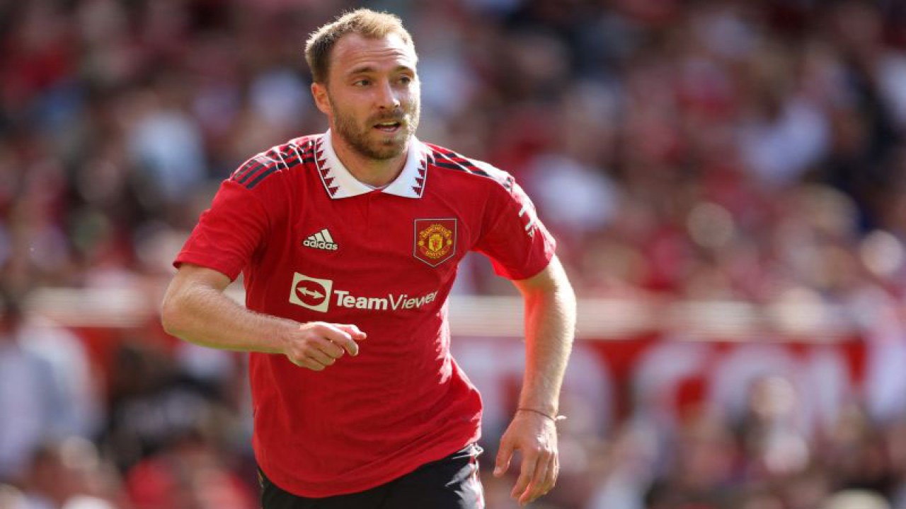 Gelandang Manchester United Christian Eriksen saat bermain dalam pertandingan pramusim lawan Rayo Vallecano di Old Trafford, Manchester pada 31 Juli 2022. ANTARA/AFP/NIGEL RODDIS