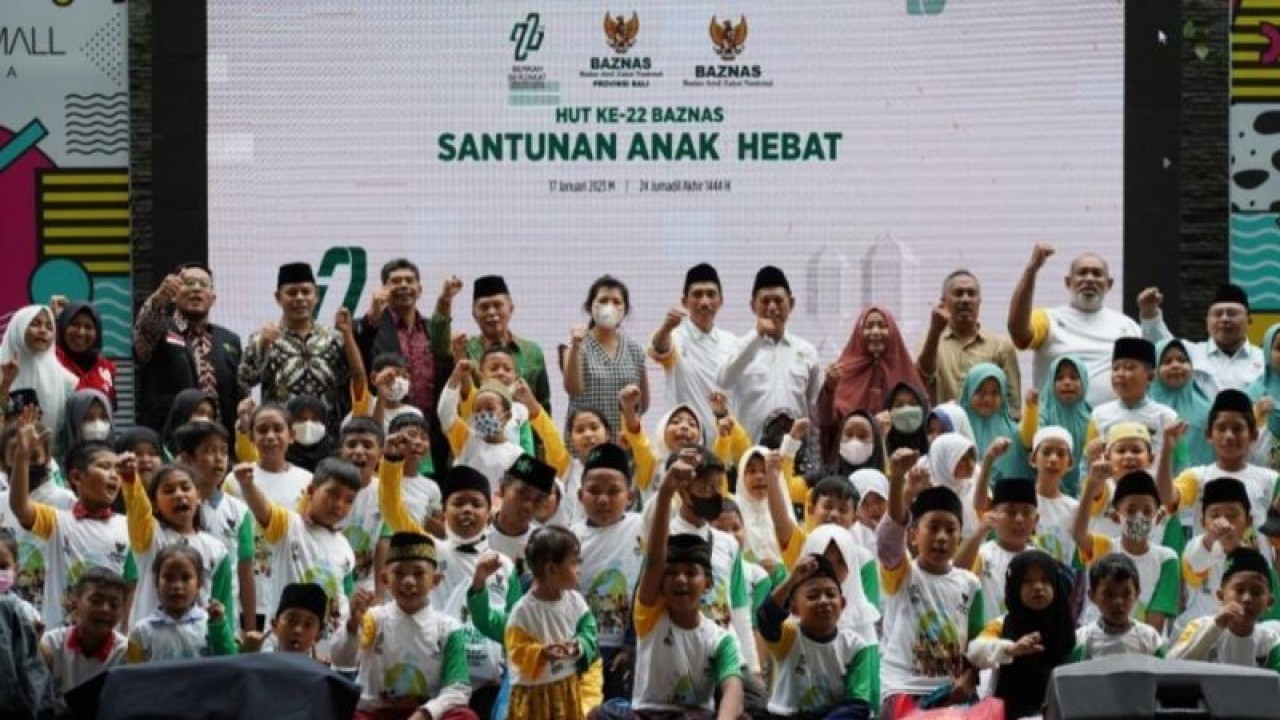 Ilustrasi - Baznas Bali menyalurkan santunan kepada anak yatim lintas agama di Kuta, Bali, Selasa (17/1/2023). ANTARA/Baznas Bali
